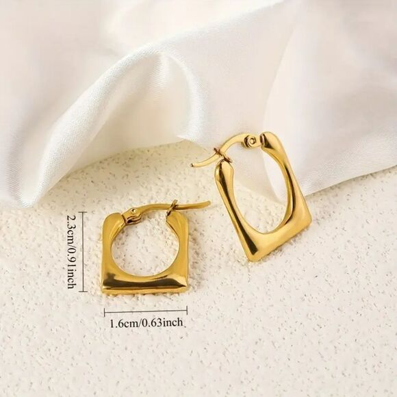 "Ryan" Bold Square Hoop Geometric Earring - Picture 4 of 4